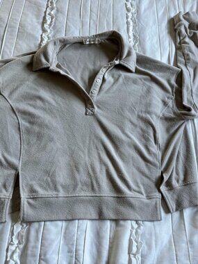 Mod Ref Womans Cream Button Collared Pullover Long Sleeve Top Medium